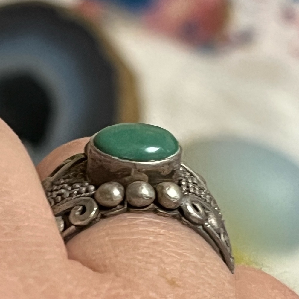 Silver 925 Ring with Green Stone - Picture 12 of 12